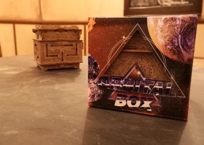 Orbital Box van Escape Welt. Houten Escape Room voor thuis.