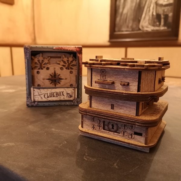 iDventure Cluebox Davy Jones Locker, Houten Escape Room van iDventure, thuisspel gemaakt van hout